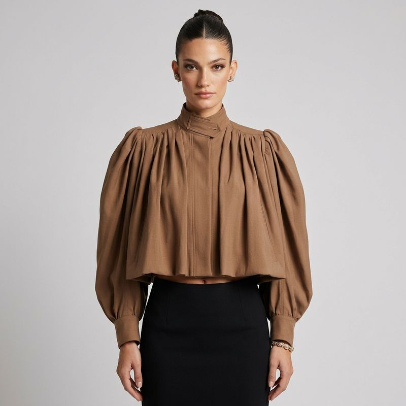 Chaqueta de Declaración para Mujeres Nova | Manga Plisada, Corte Corto