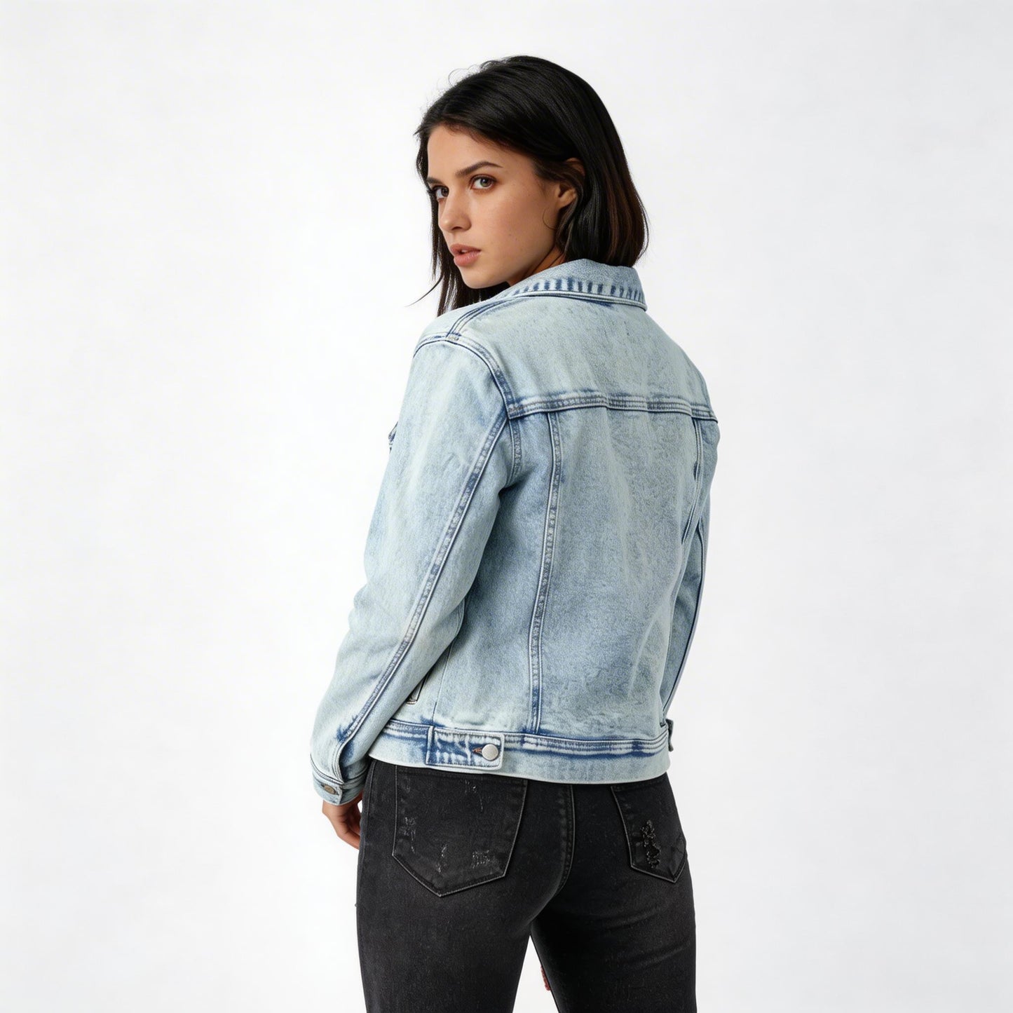 Veste en Denim pour Femme Rebel | Finition Décolorée Acide, Boutons Argentés sur le Devant