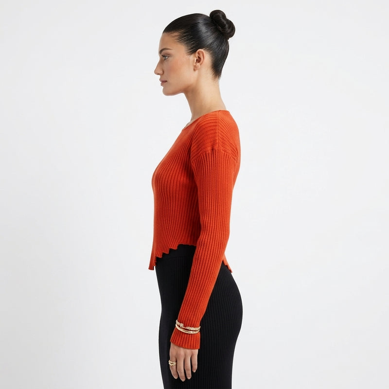 Pull court femme Sienna | Tricot côtelé rouille, ourlet ondulé