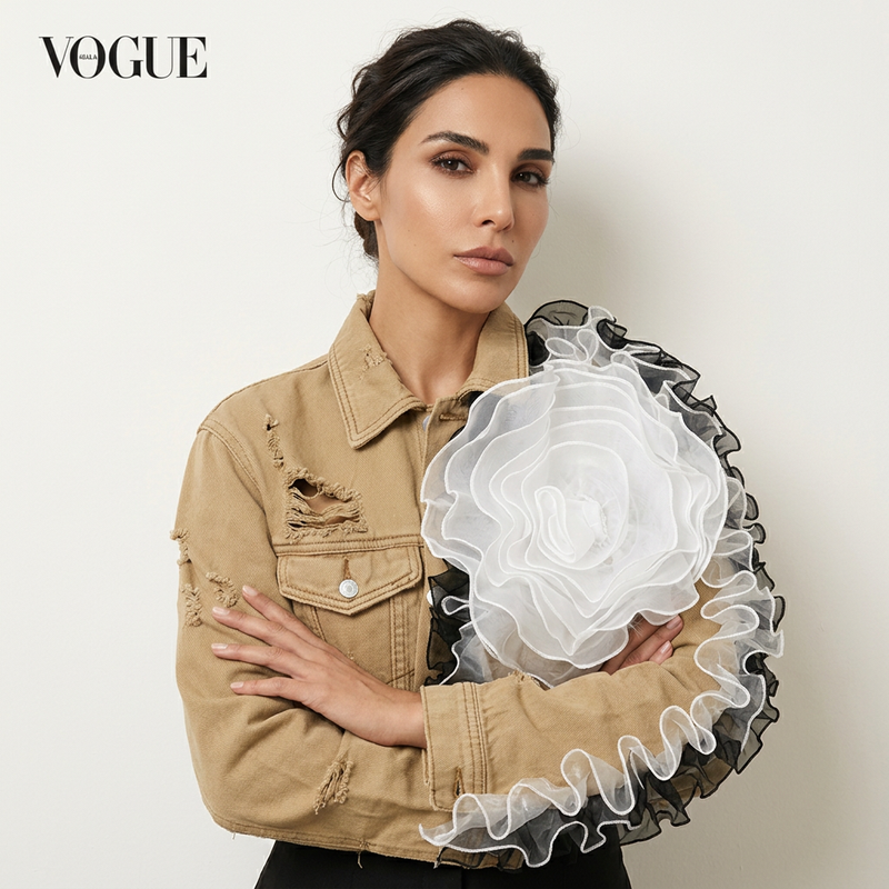 Chaqueta de Mezclilla Cortada para Mujer Dalia | Apliqué de Rosa en Organza 3D, Dobladillo Desgastado