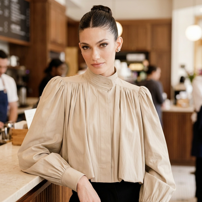 Chaqueta de Declaración para Mujeres Nova | Manga Plisada, Corte Corto