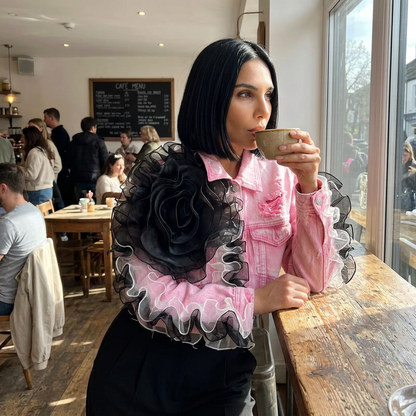 Chaqueta de Mezclilla Cortada para Mujer Dalia | Apliqué de Rosa en Organza 3D, Dobladillo Desgastado