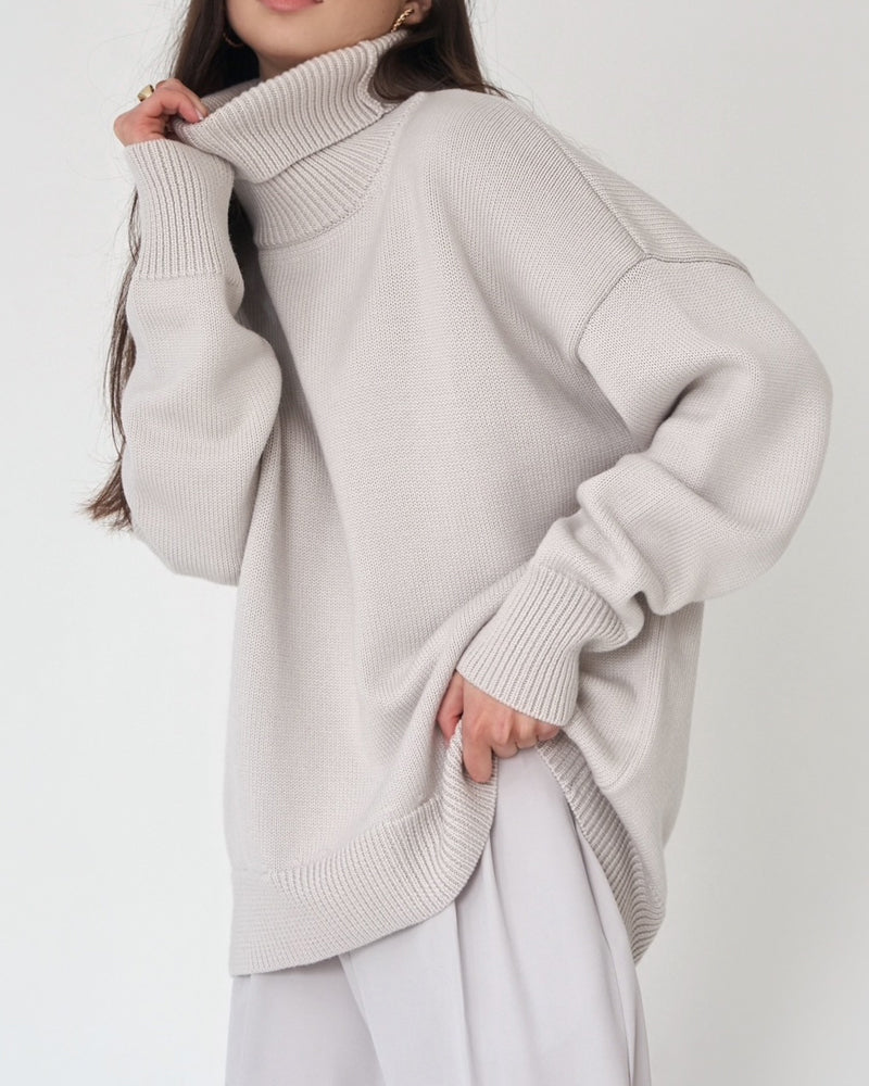 Xanthe Women's Oversized Sweater - close-up detail