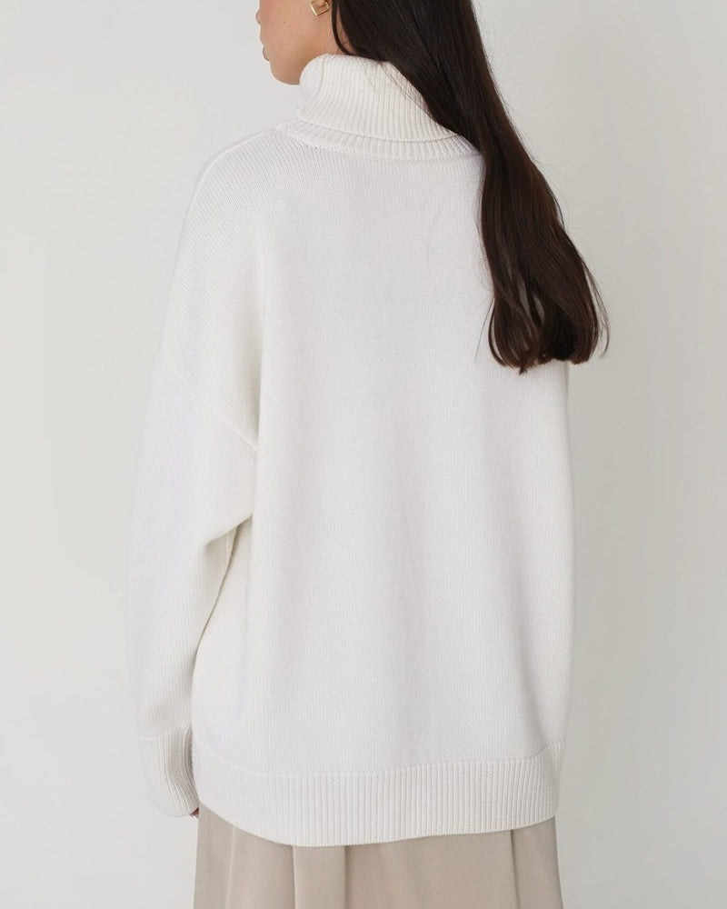 Xanthe Women's Oversized Sweater - fabric and finish detail