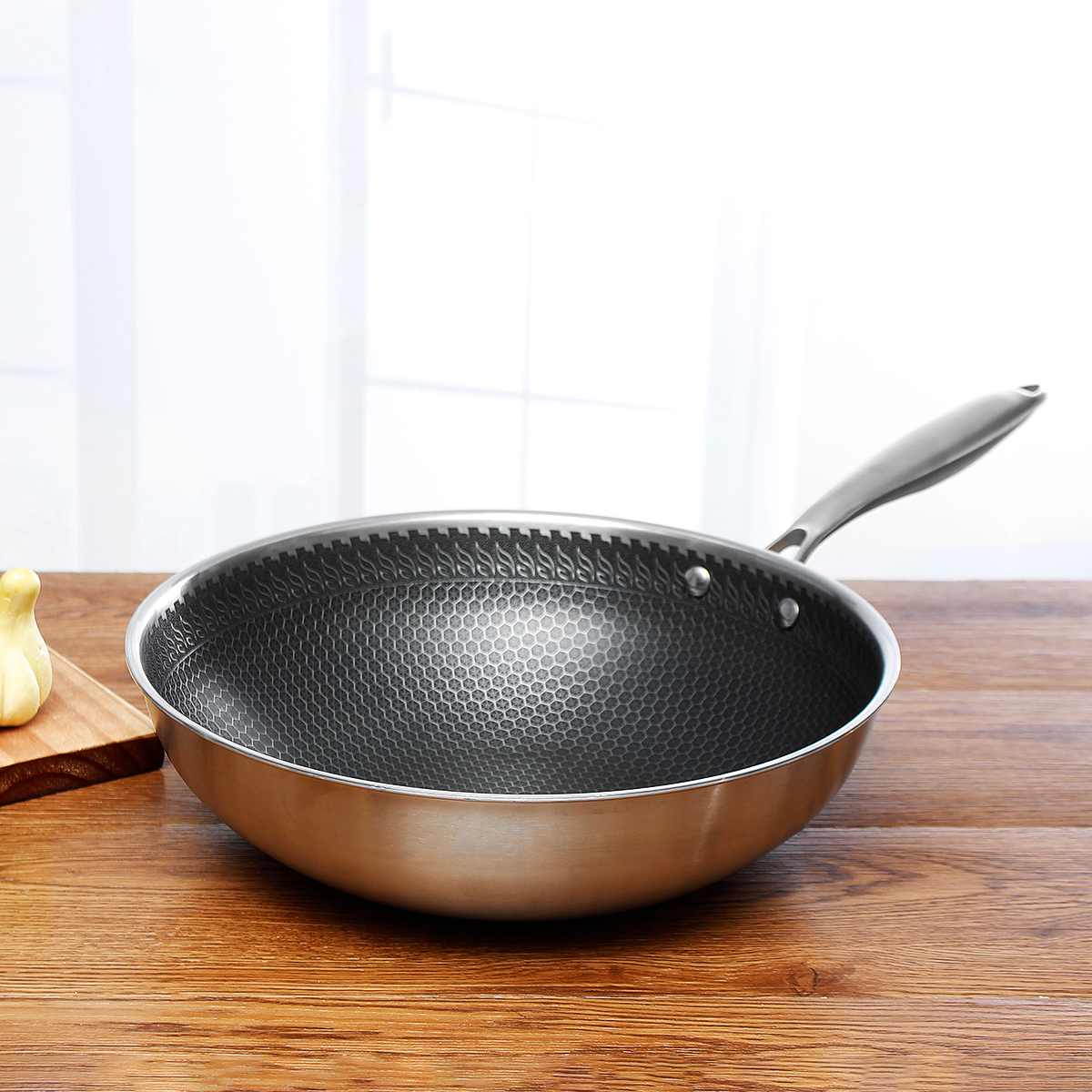 Scratch-Free Stainless Steel Frying Pan with Honeycomb Non-Stick Coating – Ergonomic Handle, Induction Compatible, Easy to Clean 3