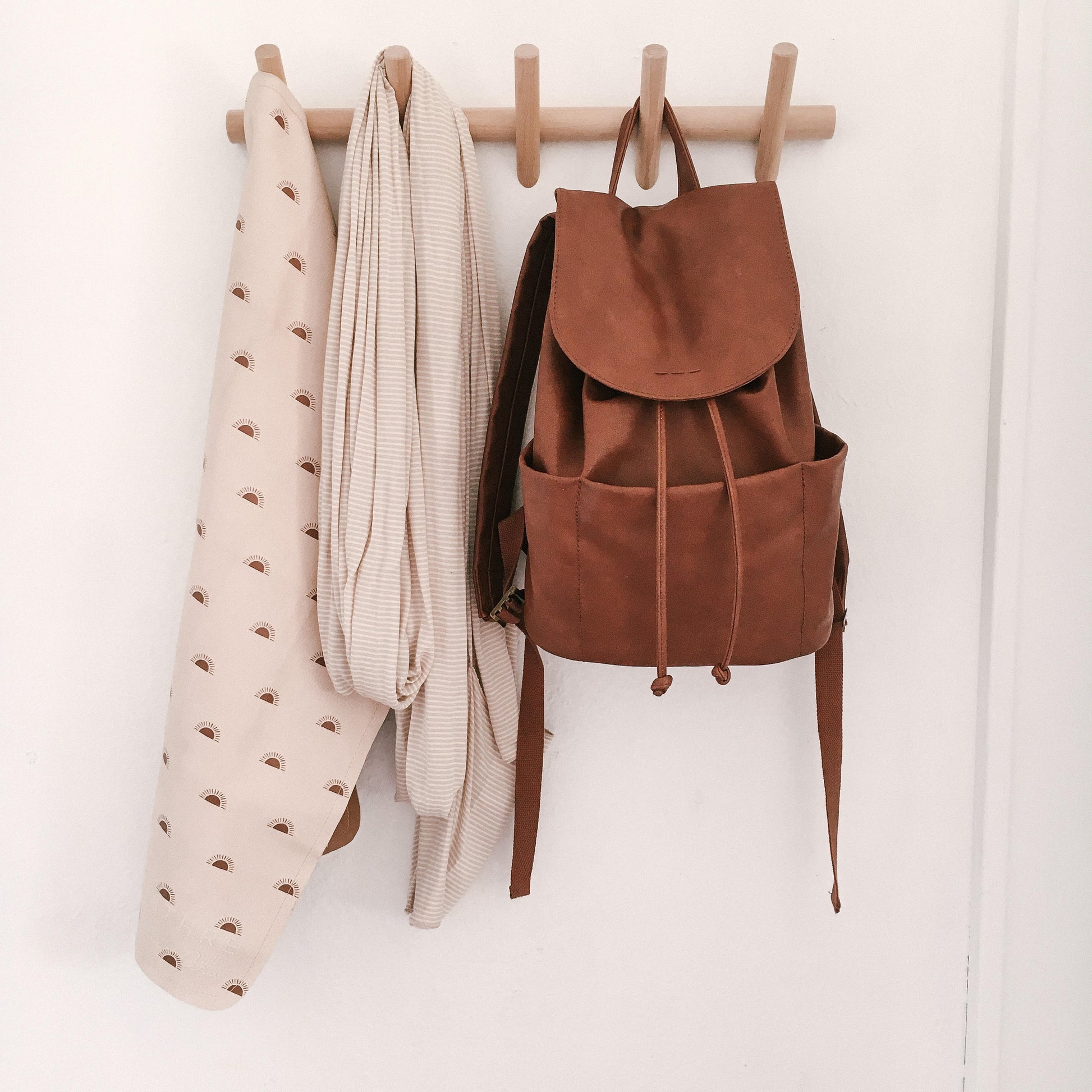 Stylish Wall Mounted Coat Rack with 5 Hooks – Natural Beechwood Hanger for Entryway, Bathroom, and Versatile Home Storage 7