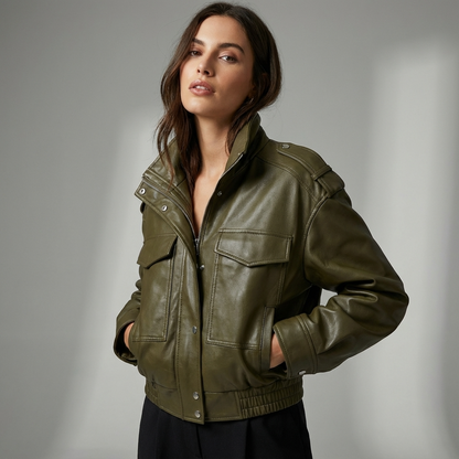 Chaqueta Utilitaria Cortada para Mujeres Maribel | Diseño con Cremallera Frontal, Detalle de Bolsillo en el Pecho