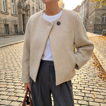 Manteau court femme Isla | Tissu mélangé laine, bouton unique remarquable