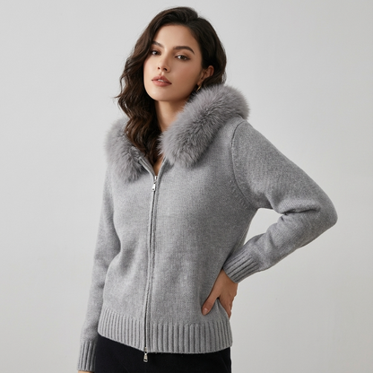 Veste à capuche en maille pour femmes Elowen | Fermeture éclair sur le devant, bordure en fausse fourrure