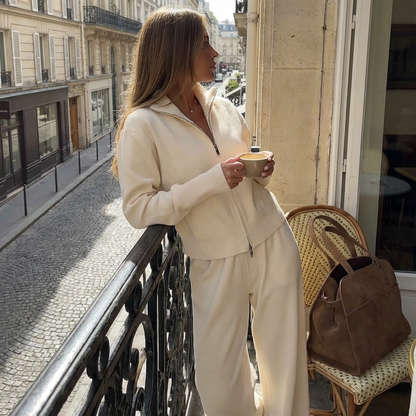 Conjunto de punto para mujer Elena | Chaqueta con cuello alzado, Pantalones plisados