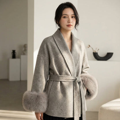 Manteau en fausse fourrure pour femmes Aria | Taille ceinturée, poignets bordés de fourrure