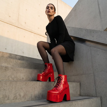 Bottes punk noires Tina pour femmes | Semelle épaisse, design à lacets