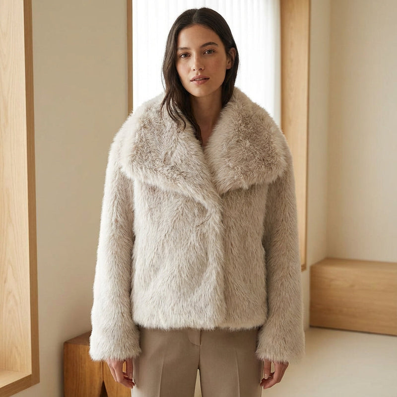 Manteau en fausse fourrure pour femmes Jade | Texture pelucheuse, large col