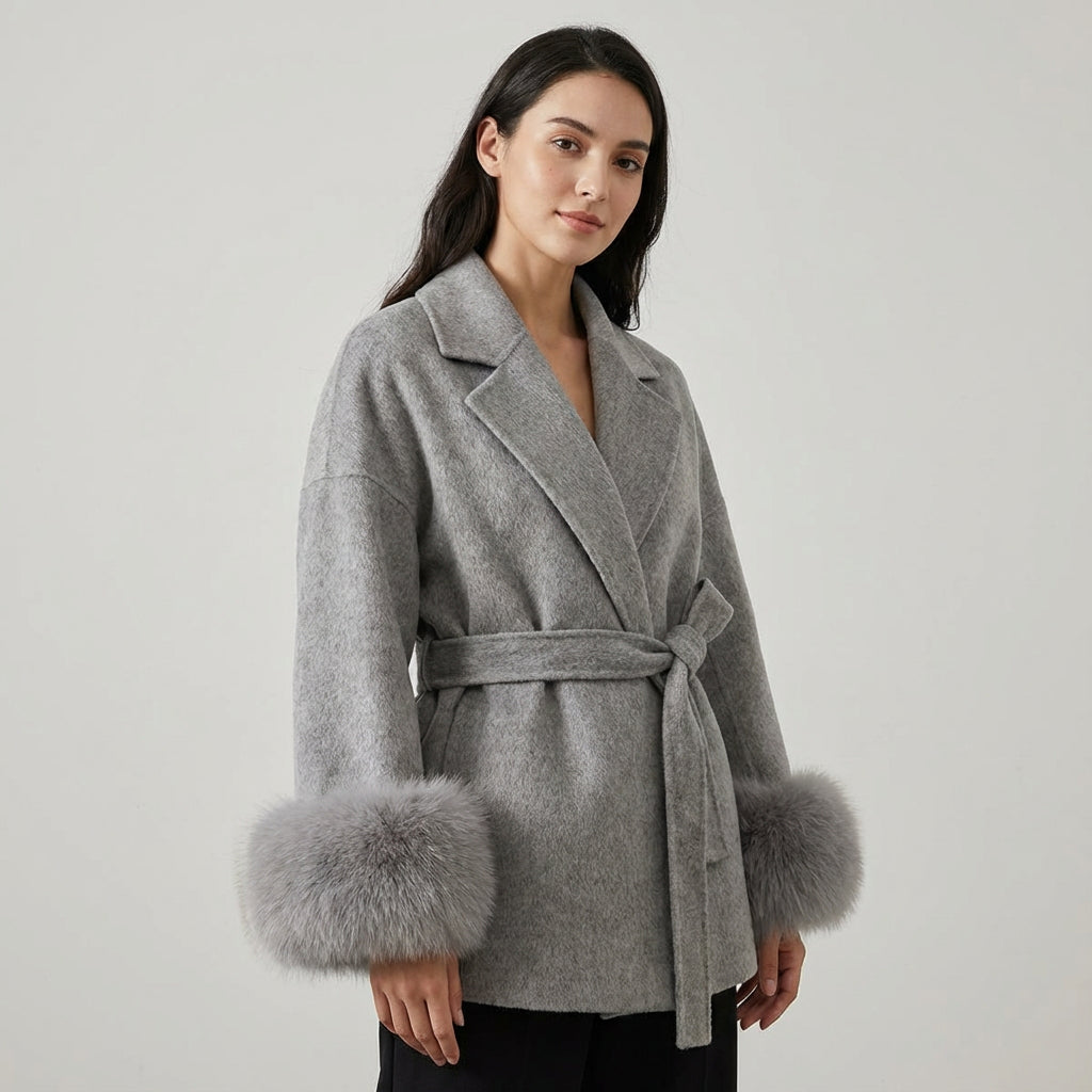 Manteau en fausse fourrure pour femmes Aria | Taille ceinturée, poignets bordés de fourrure