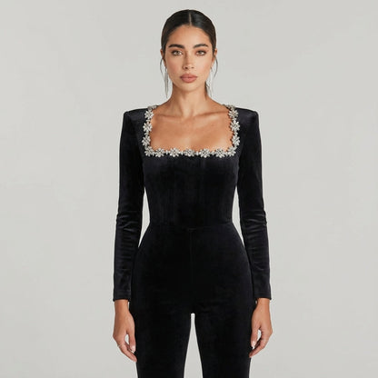 Combinaison pour femme Elara | Velours noir, encolure florale en cristal