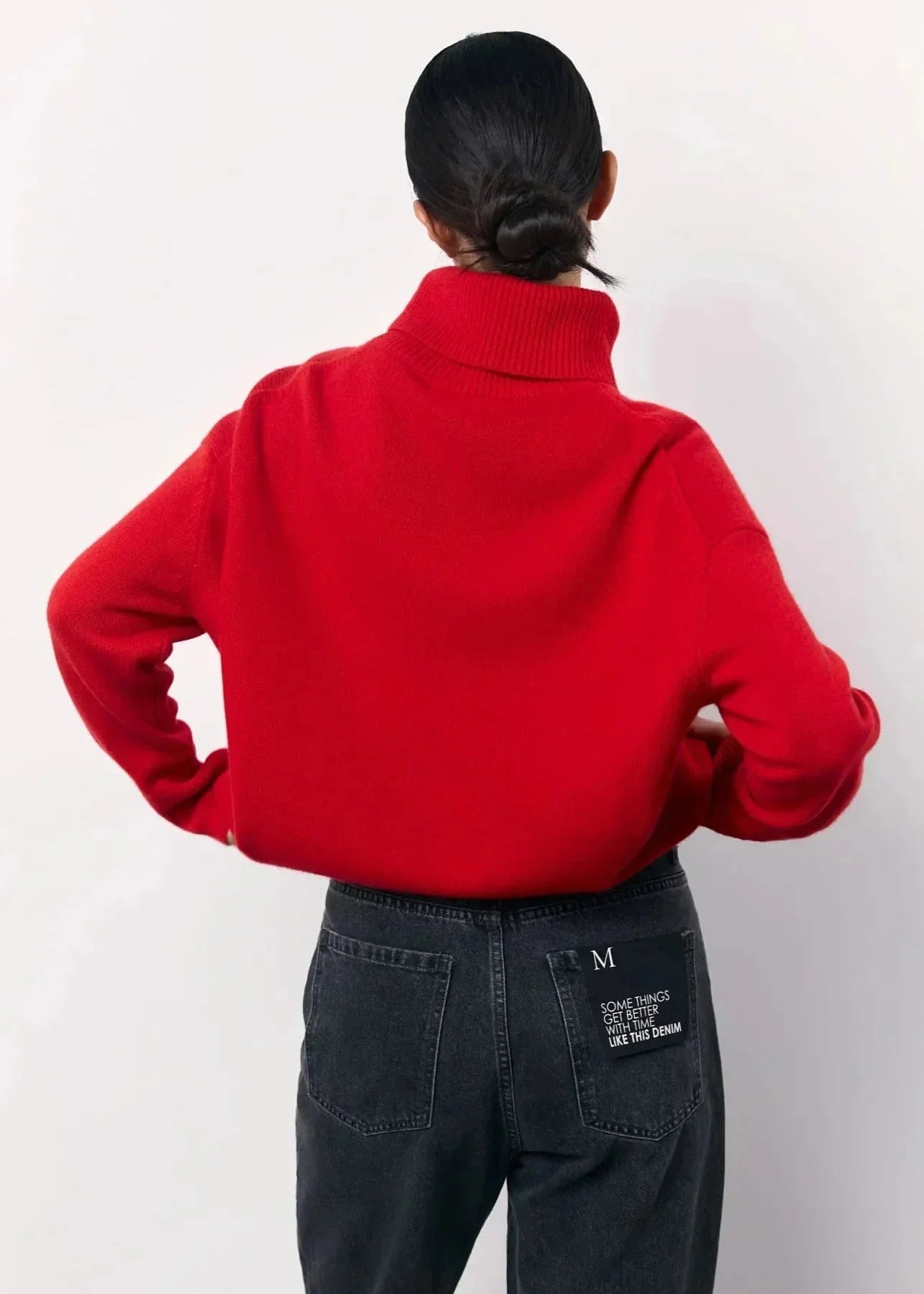 Juno Women's Oversized Sweater - fabric and finish detail