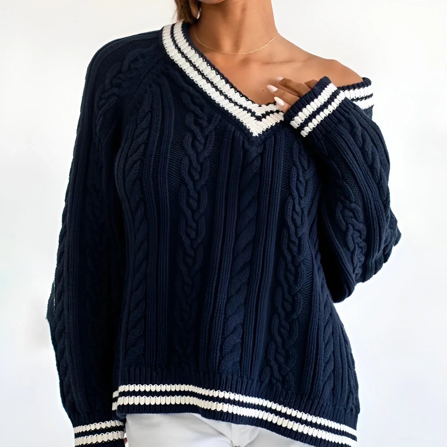 Vera Women's Oversized Sweater - fabric and finish detail